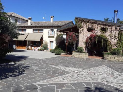 Maser House | Agriturismo MELO IN FIORE con camere e colazioni nella zona del Prosecco DOCG Asolo