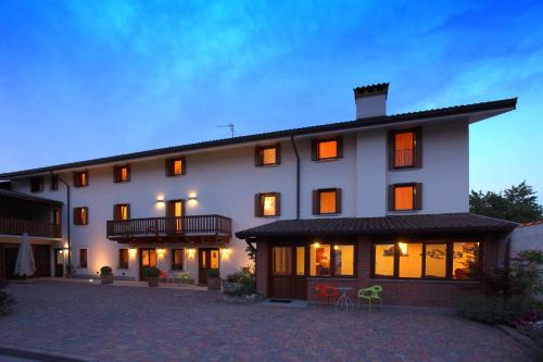 Adegliacco House | Agriturismo Tonutti