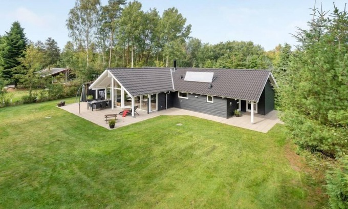 Hou House | "Agved" - 1.5km from the sea by Interhome