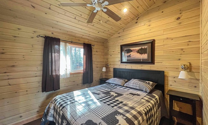 Magnetawan House | Ahmic Lake Resort's Black Bear Cottage