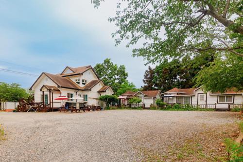 Kkotchi House | ahnmyeondo mabupisung pension