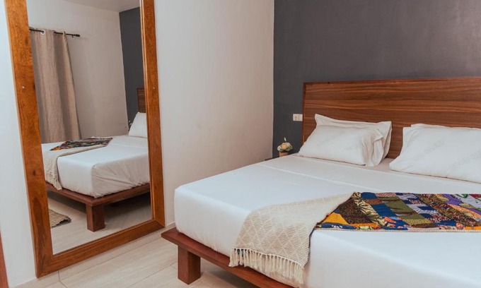 Lome House | Ahomé Guest house & Lounge