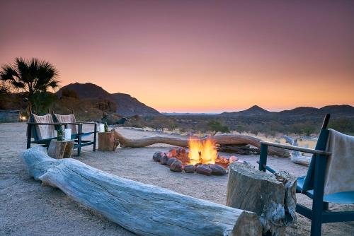 Omaruru Cabin | Ai Aiba - The Rock Painting Lodge
