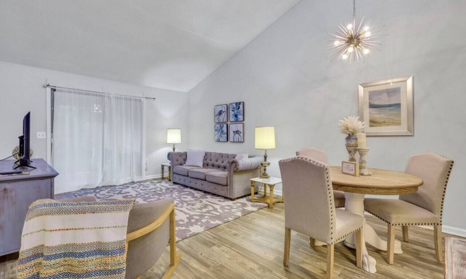 Camden County Villa | "Aint Nothin' Fancy II"