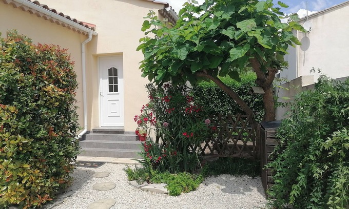 Gallargues-le-Montueux House | Air-conditioned cottage ideally located in the charming village of Gallargues.