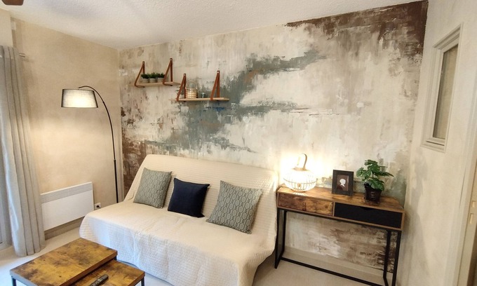 La Faviere Apartment | Air-conditioned apartment 3 minutes' walk from the beach and shops