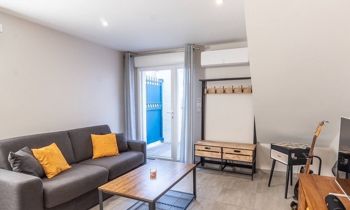 Chatelaillon-Plage Apartment | Air-conditioned studio with sea view terrace, garage and wifi