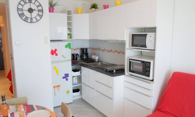 Balaruc-les-Bains Apartment | Air-conditioned apartment near thermal baths with balcony