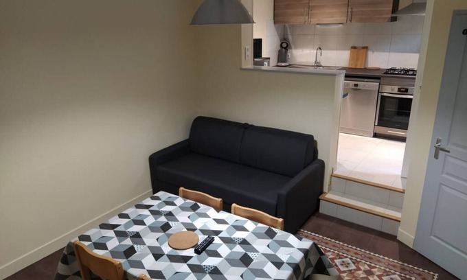 Lamalou-les-Bains Apartment | Air-conditioned house with private courtyard/terrace
