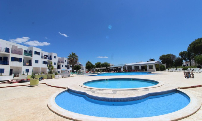 Montes de Alvor Apartment | AIR-CONDITIONED 2-BEDROOM APARTMENT IN RESIDENCE WITH LARGE SWIMMING POOL
