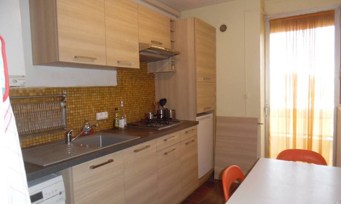 La Jetee Apartment | Air-conditioned 2-room apartment with loggia and sea view, near port and shops