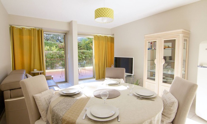 Cros-de-Cagnes Apartment | Air-conditioned apartment close to the beach