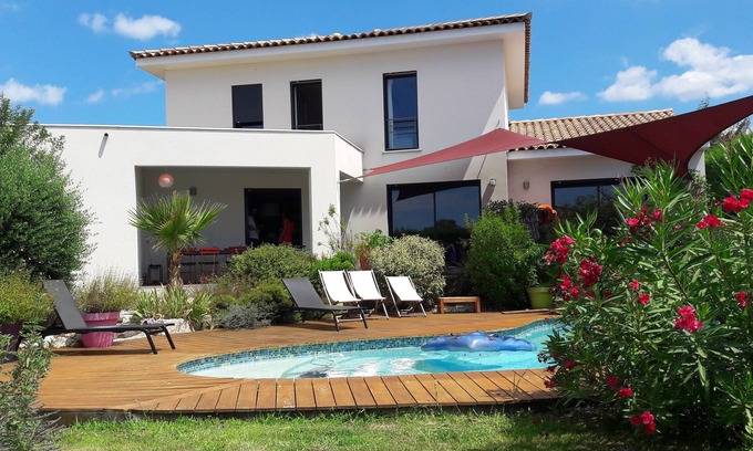 Prades-le-Lez House | Air-conditioned modern villa 145m², 4 bedrooms pool and garden at 20 'beaches