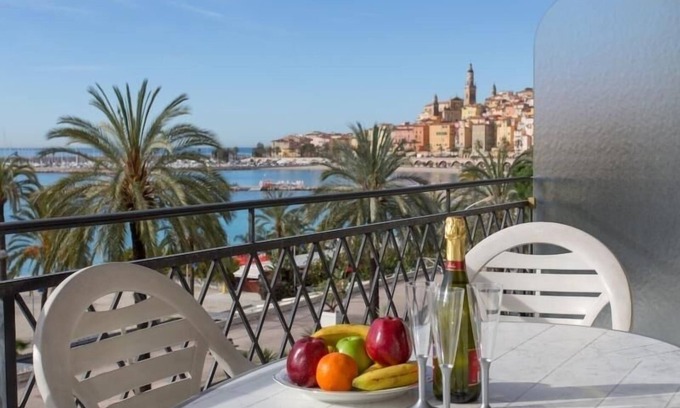 Menton Apartment | Air-conditioned studio with sea-facing terrace in Menton