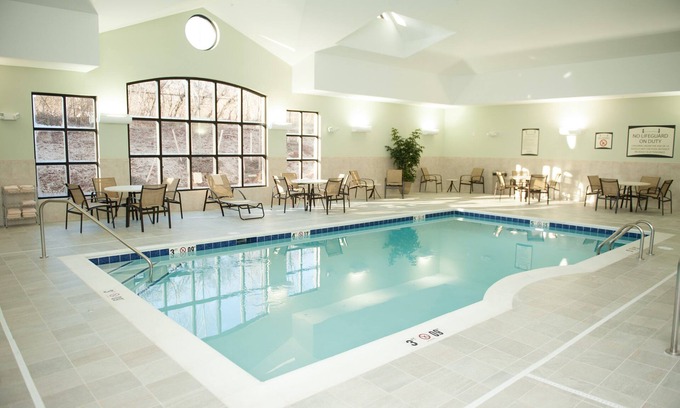 North Wales Condo | Air-Conditioned Suite | 24h Gym Access, Pool + Shared Whirlpool