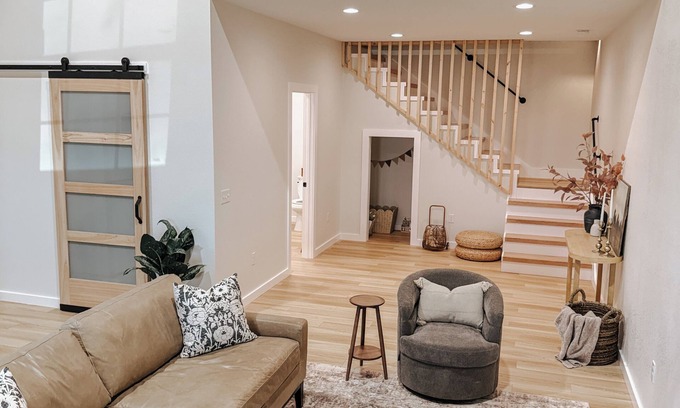 Durant House | AirbnP: Luxury Pickleball Barndo, 5 mins to Choctaw, 15 mins to Lake Texoma