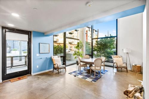Downtown Apartment | Airy and Open Corner Loft - 92 Walkscore