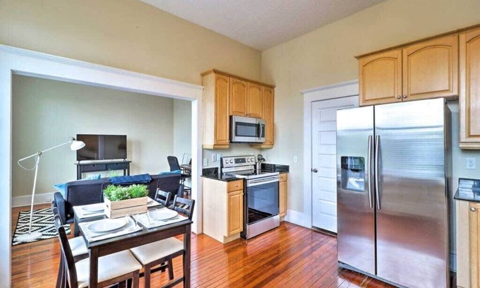 Springfield Apartment | Airy apartment in historic Springfield