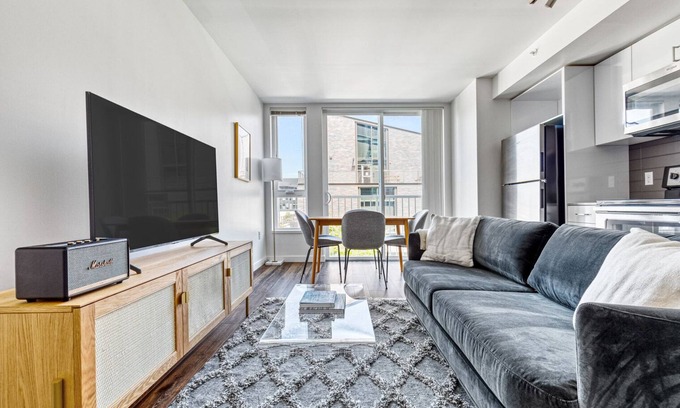 Wilburton Apartment | Airy Bellevue Studio w/Gym, W/D, near Spring District, by Blueground