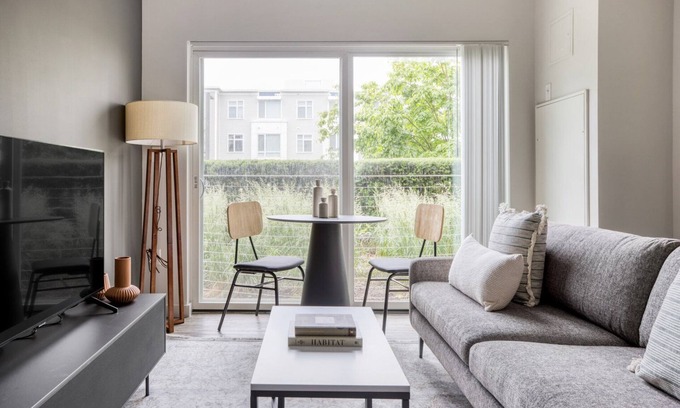 Cambridgeport Apartment | Airy Cambridgeport 1BR w/W/D & Gym, near Boston U & MIT, by Blueground