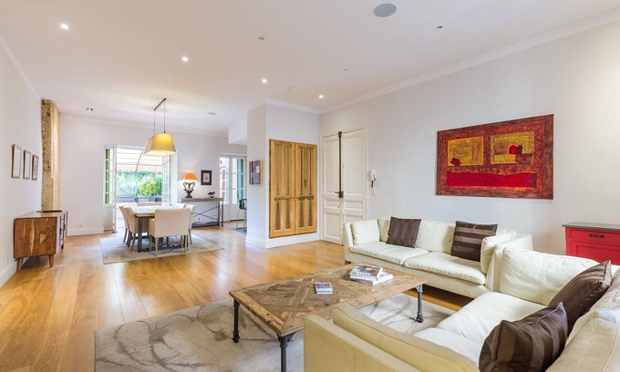Aix-en-Provence Historic Centre Apartment | Aix center Apartment 160m2 with 3bed, 3bath, terrace 50m2