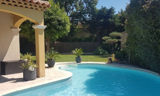 Aix-en-Provence Villa | Aix-en-Provence, air-conditioned country house for 8 people in a green setting