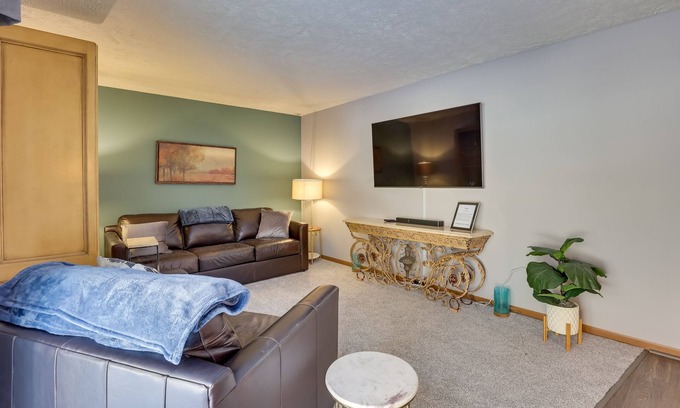 Highland Square House | Akron Home w/Deck: Walk to Towpath Trail!