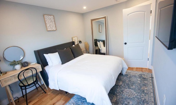 South Jamaica Apartment | Alafia- Cozy JFK Area Home - This property is a hosted property meaning the host live on site