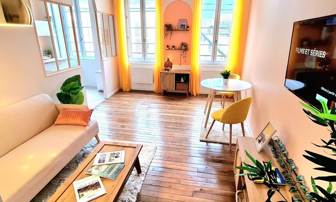 Tonnerre Apartment | Alba - Appartement en Hyper Centre Avec Terrasse, Parking et Local à Vélos