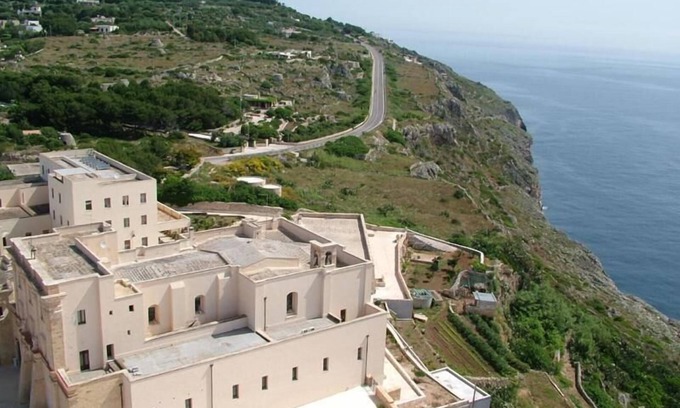 Castrignano del Capo Hotel | Albergo Del Santuario
