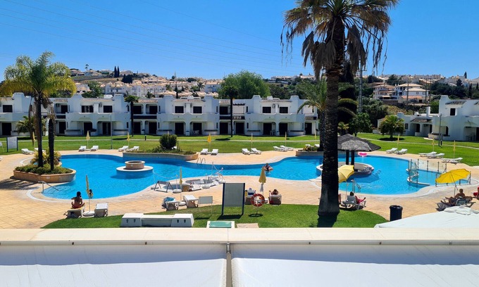 Alpouvar Apartment | Albufeira Green and Blue View Apartment