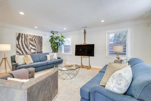 Nob Hill House | Albuquerque Adobe Cottage Yard, Walkable Area