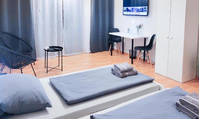 Neue Vorstadt Apartment | ALFA Apartment Stuttgart Mitte 2 Zimmer City-Lage Berliner Platz Balkon Netflix Küche WM l 2BR 5 Beds 6 People l Fully equipped Kitchen & Bathroom