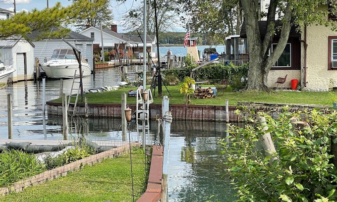 Algonac Apartment | Algonac, Great Place To Stay With Water Access To St. Clair River