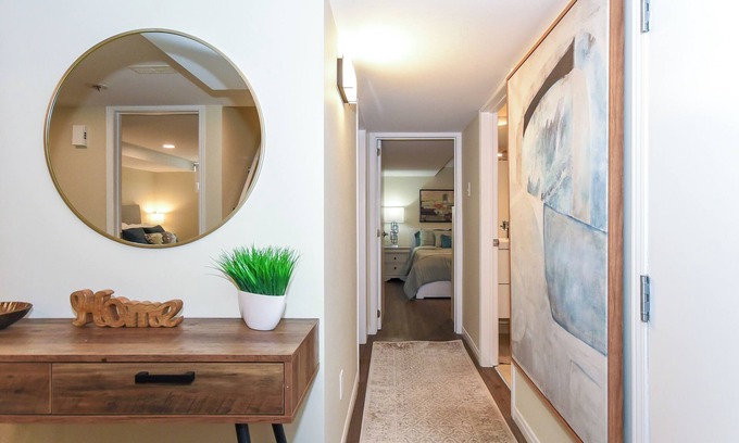 Ottawa Division Apartment | Algonquin | 4 bds, 2.5 Baths | Sleeps up to 8 | Lower Level