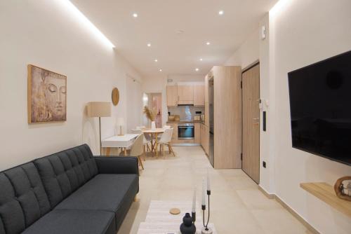 Athens Apartment | Aliki Spacious, Fully Reno 2BA Apartment