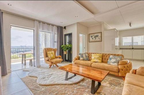 Greater Johannesburg Metropolitan Area Apartment | #AlimamaSpaces: Sifiso's Polofields