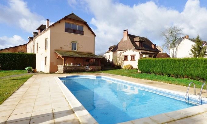 Salagnac Cottage | All houses Salagnac pool. Ideal large family group of friends.