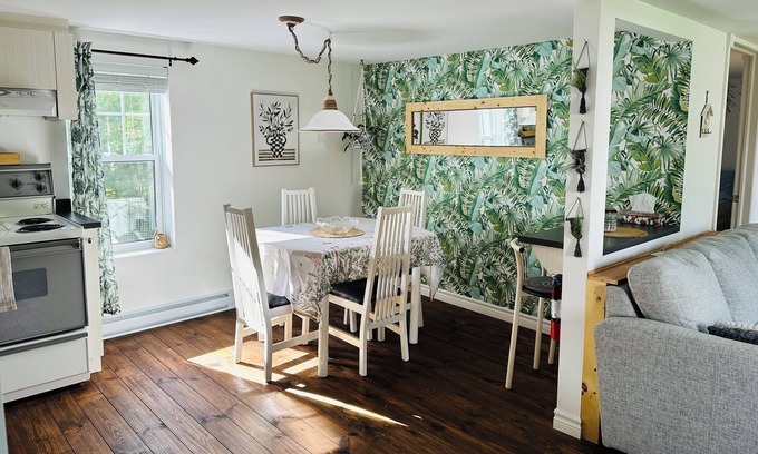 Saint-Venant-de-Paquette Apartment | All-inclusive accommodation in the countryside. Temporary (31 days or more)