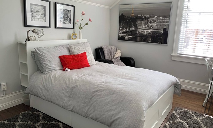 Midtown Apartment | All-inclusive professional studio in beautifully remodeled historic home Midtown
