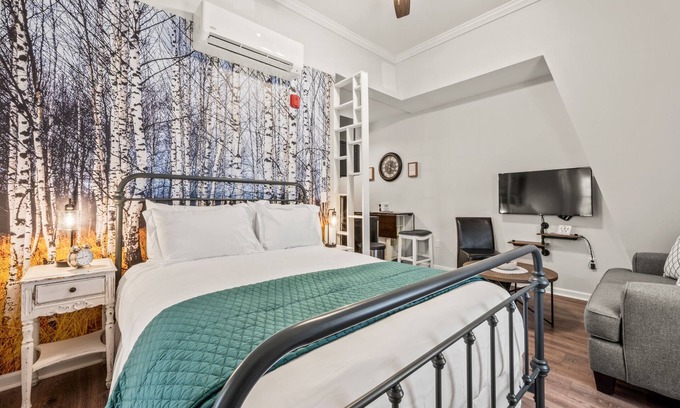 Wallingford Center Apartment | All New Fully Furnished Cozy Studio