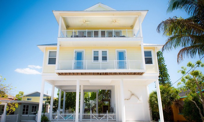 Englewood House | ALL NEW-Fully renovated! Steps to beach. Near Boca Grande. Great beaches/fishing