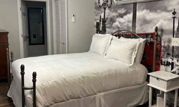 Wallingford Center Apartment | All New Studio apartment in center of town