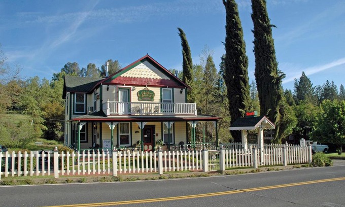 Groveland Bed & Breakfast | All Seasons Groveland Inn