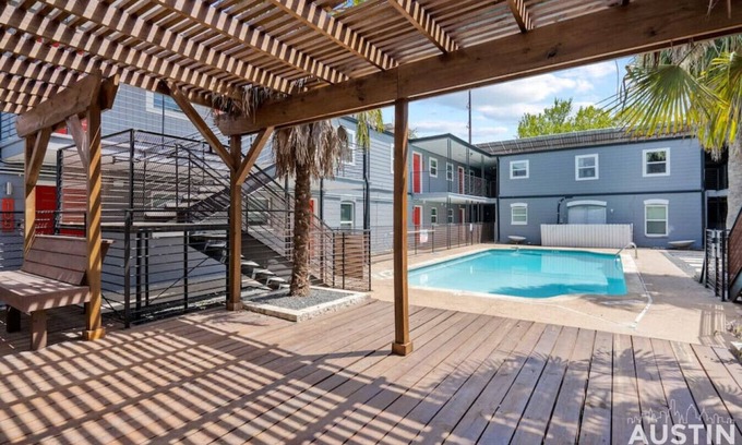 North University Apartment | All the Essentials For You + Your Pet in Hyde Park