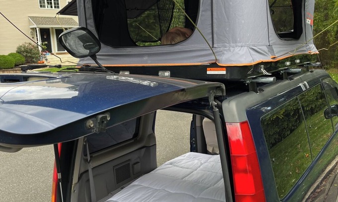Queens House | All you need van - Stay cozy in cool in the camper van