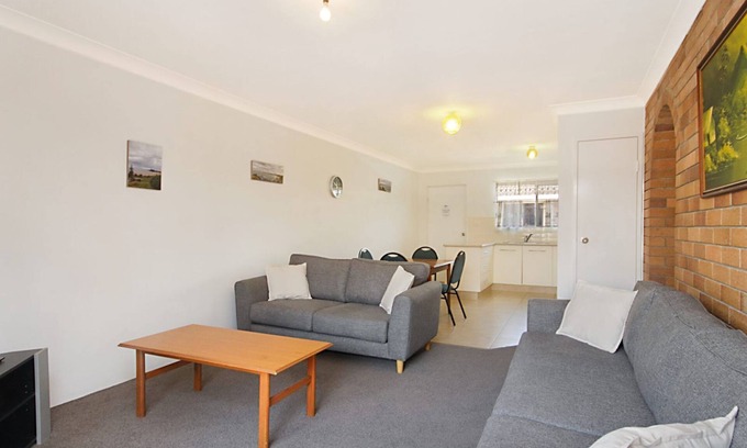 Tweed Heads Apartment | Allamanda Court Unit 6 neat and tidy unit handy to Tweed Heads Bowls Club