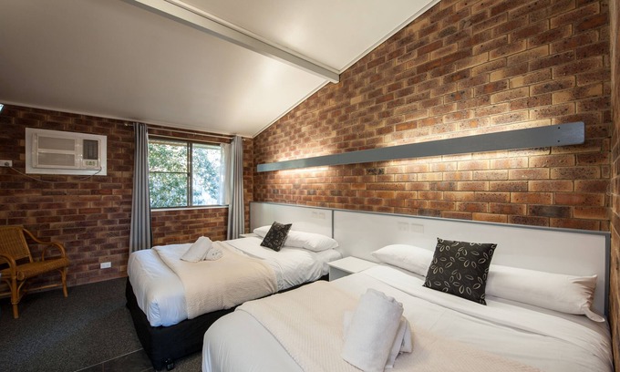 Kearneys Spring Hotel | Allan Cunningham Motel