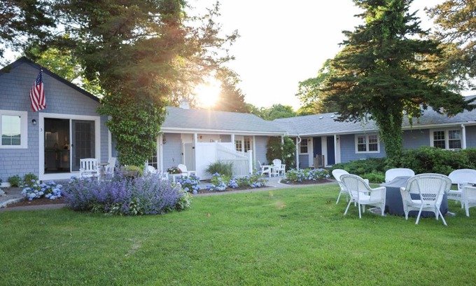 Harwich Port Hotel | Allen Harbor Rentals