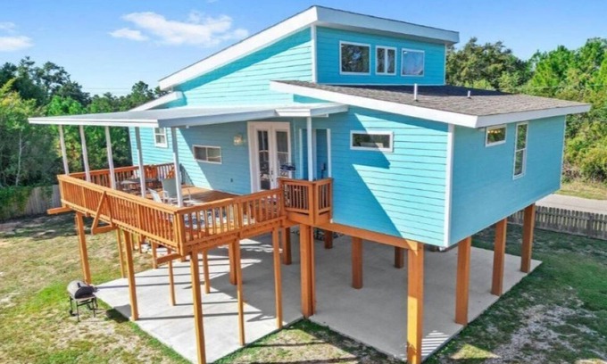 Henderson Point House | Alligator Inn in The Pass-Relaxation Getaway!